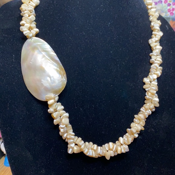🐚 Shell Necklace - Picture 2 of 6